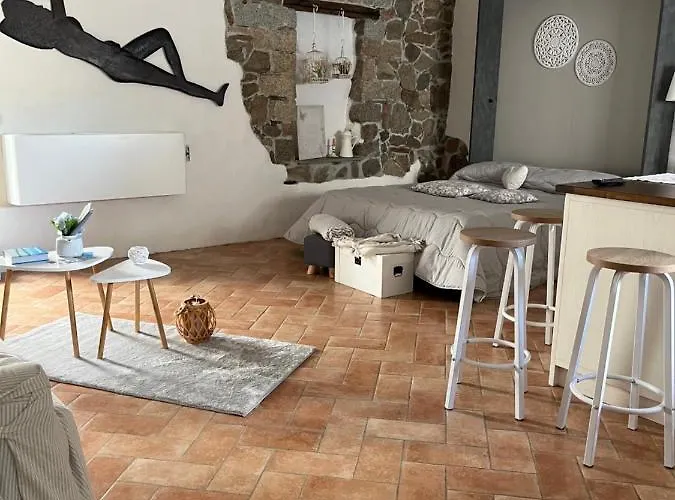 Oda ve Kahvaltı Roseddu 3*